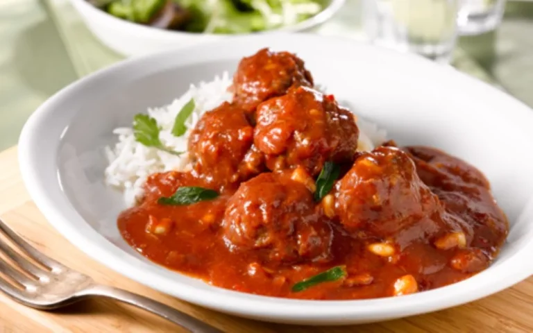Easy Meatballs With Tomato Sauce and Rice Recipe